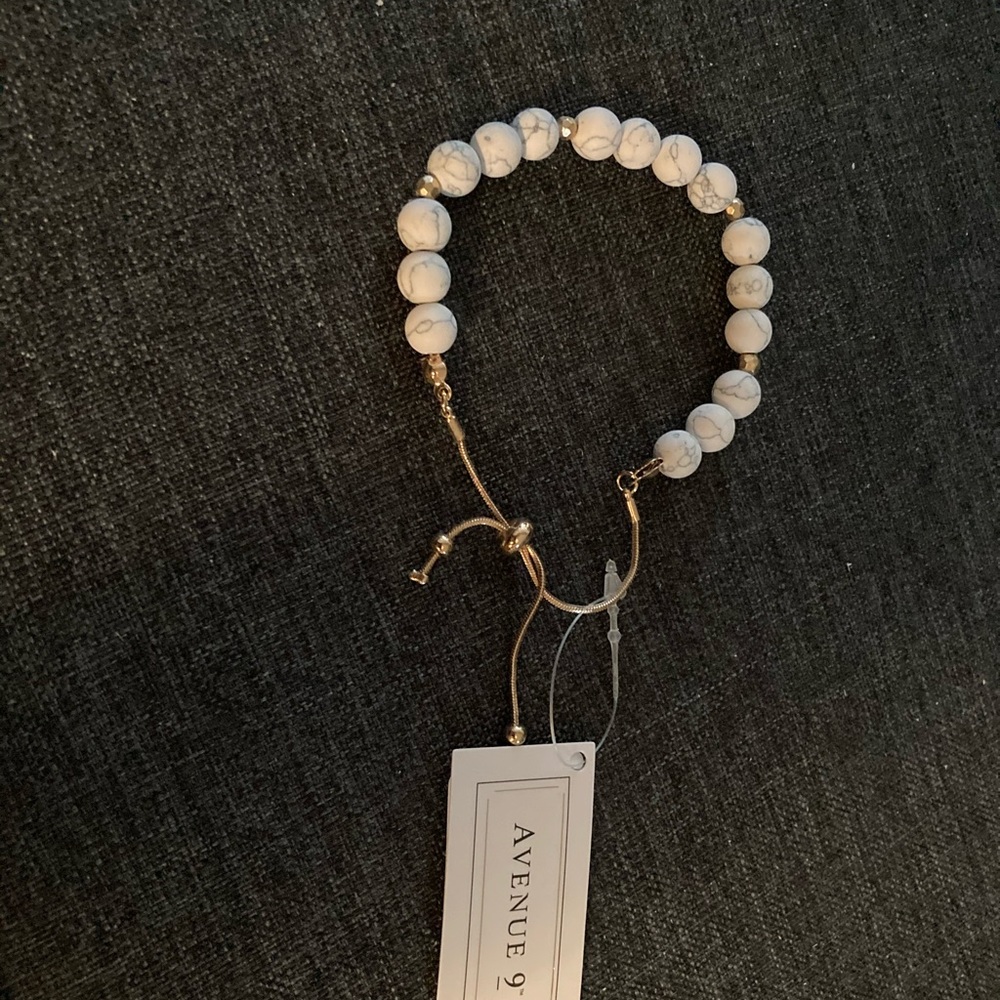 Avenue 9 white marbles Adj bracelet NWT